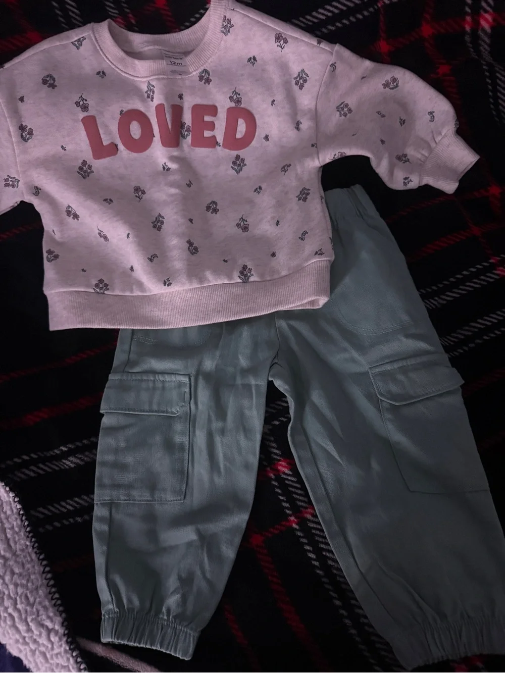 Baby crewneck and cargo set